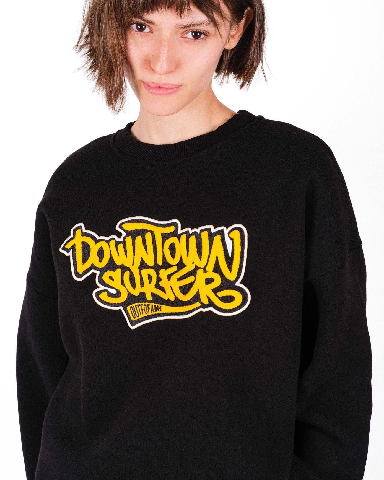 Oversize свитшот черного цвета OUT FO FAME
