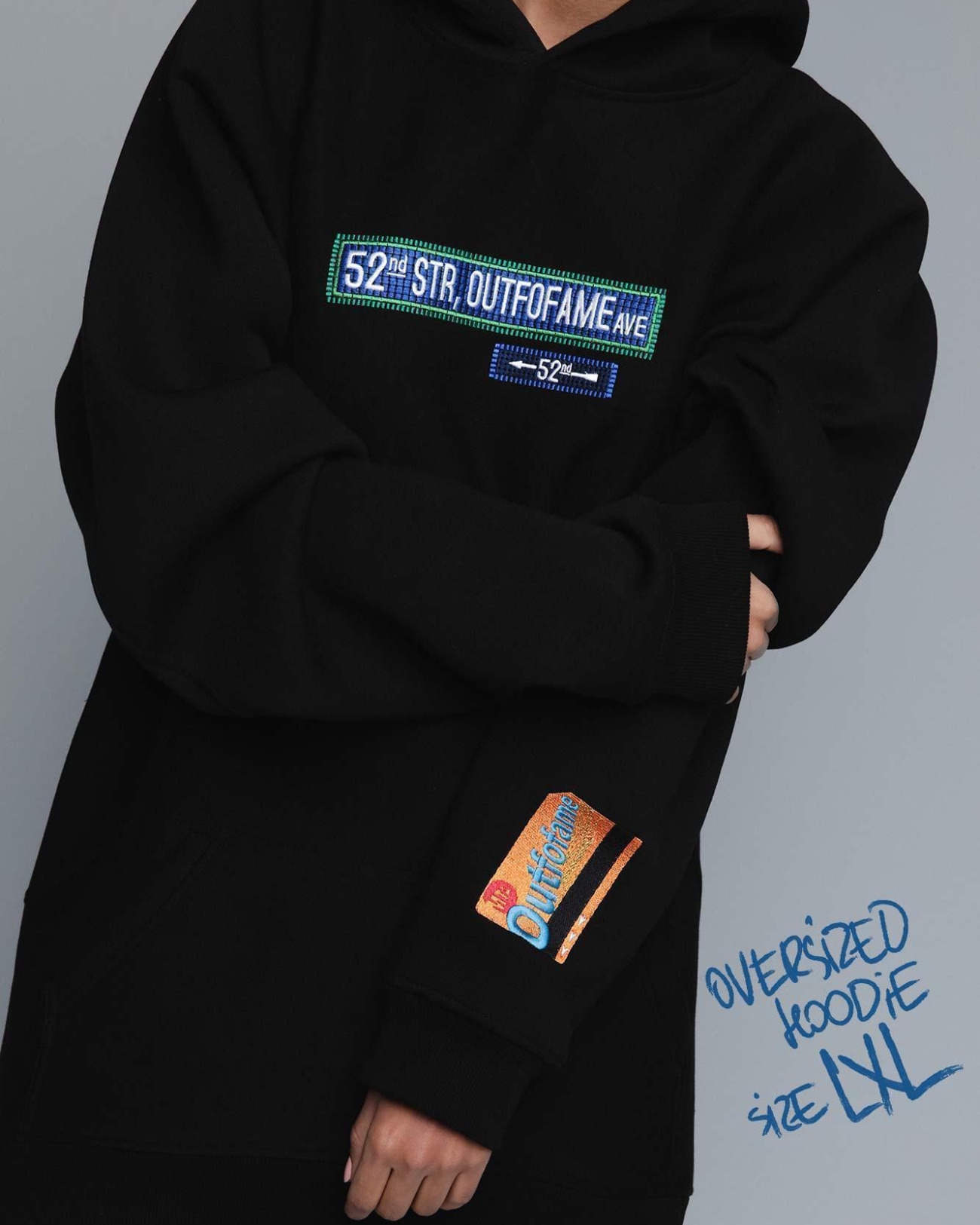 Унисекс черное худи oversize с вышивкой на груди OUT FO FAME