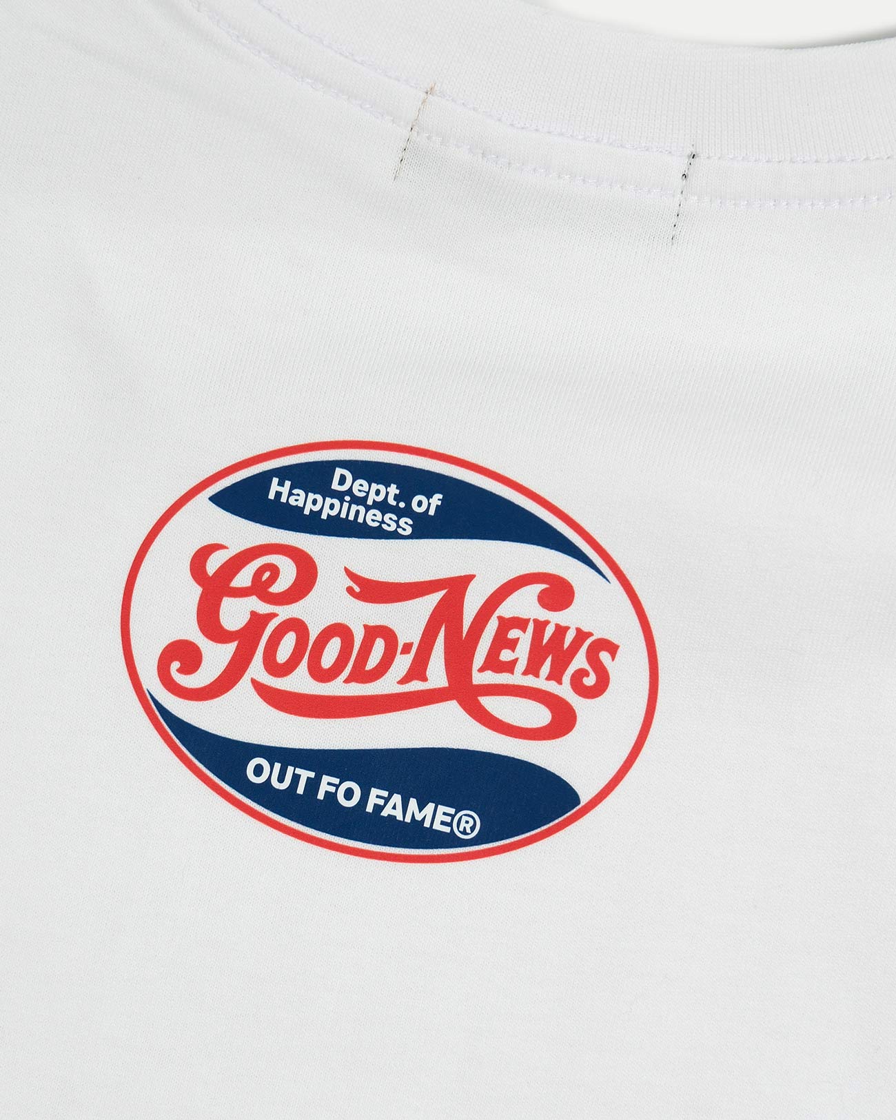 Принт GOOD NEWS INC. на футболке OUT FO FAME