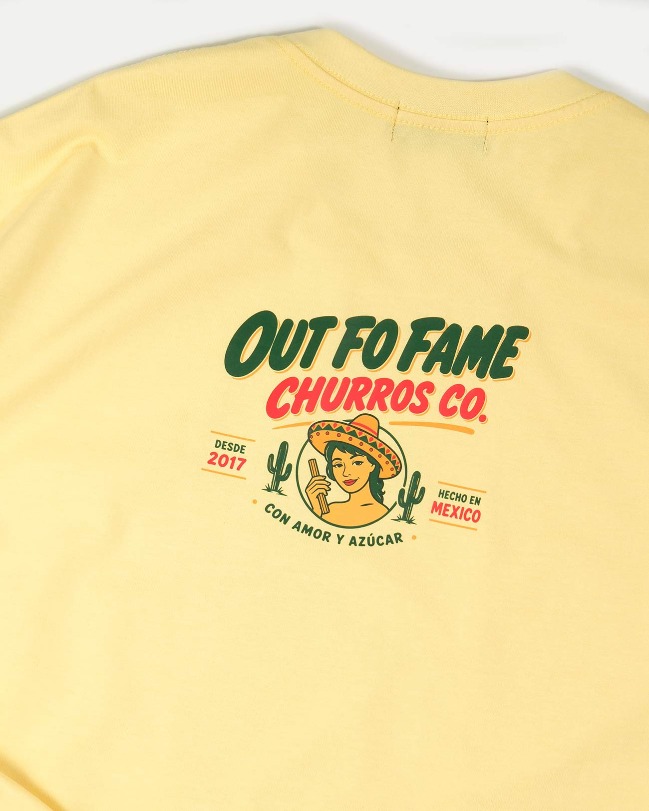 Футболка желтая  винтажная с принтом Churros OUT FO FAME