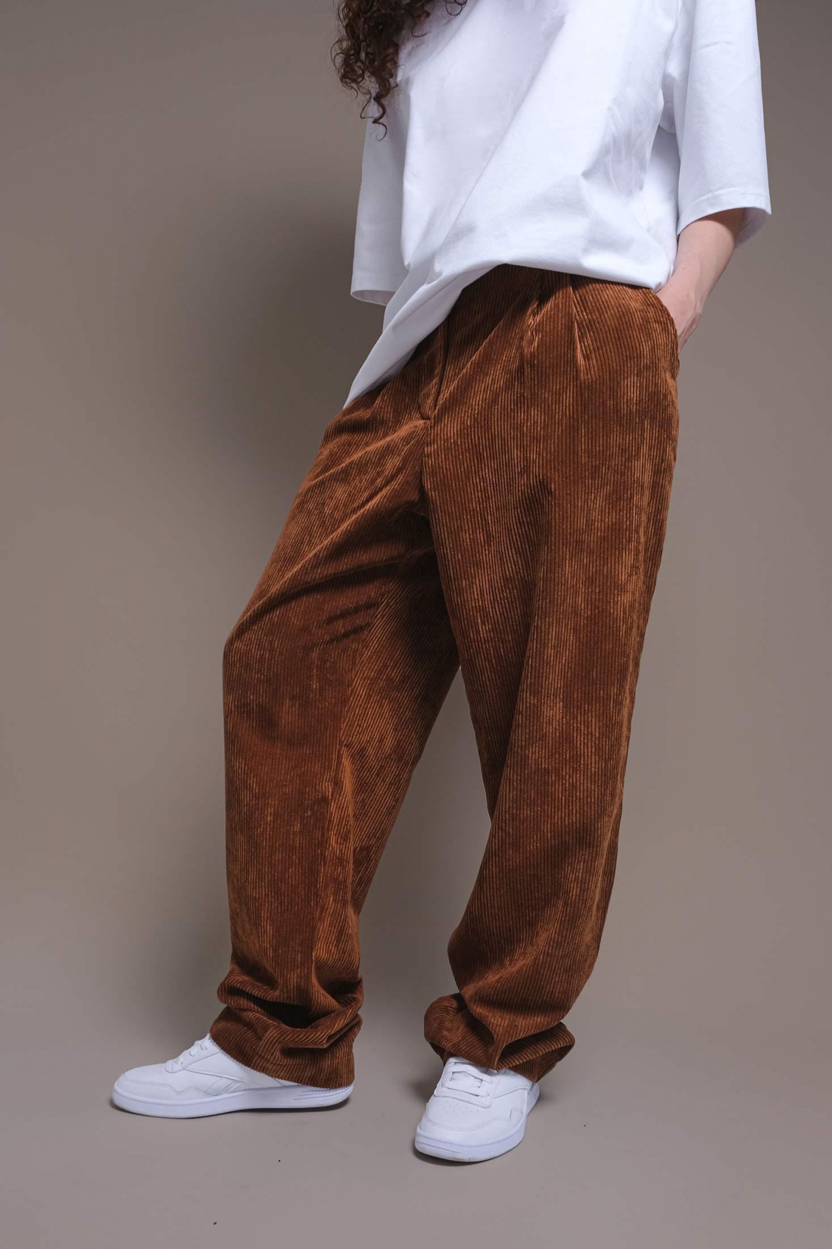 Оверсайз женские коричневые вельветовые брюки OUT FO FAME