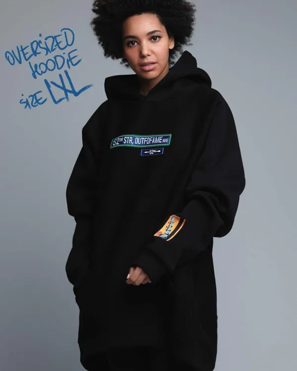 Женское черное худи oversize с вышивкой OUT FO FAME