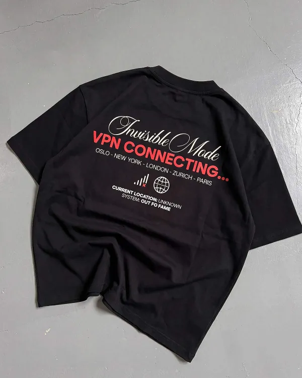 Черная футболка OUT OF FAME Invisible Mode VPN Connecting вид спереди